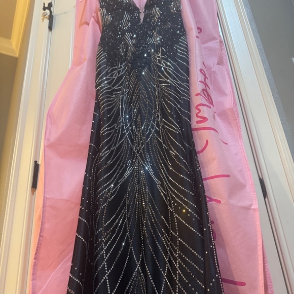 Rachel Allen  Gown/Formal   Black/silver crystals Size 2 - Picture 15 of 17